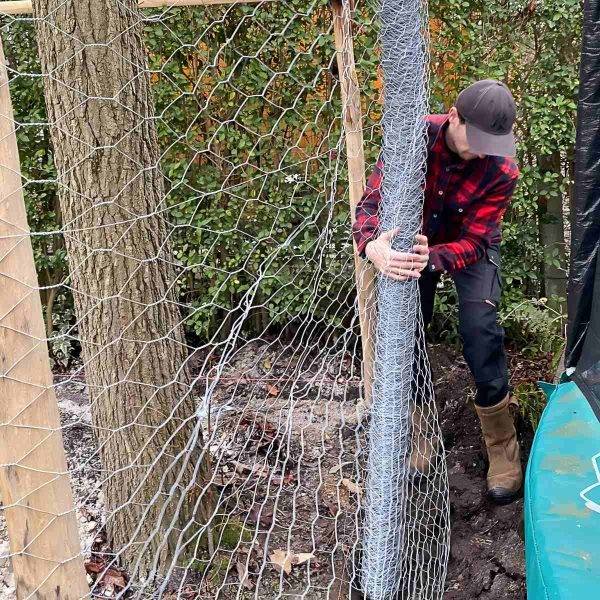 hot-dip-galvanized-hexagonal-wire-mesh-garden-application