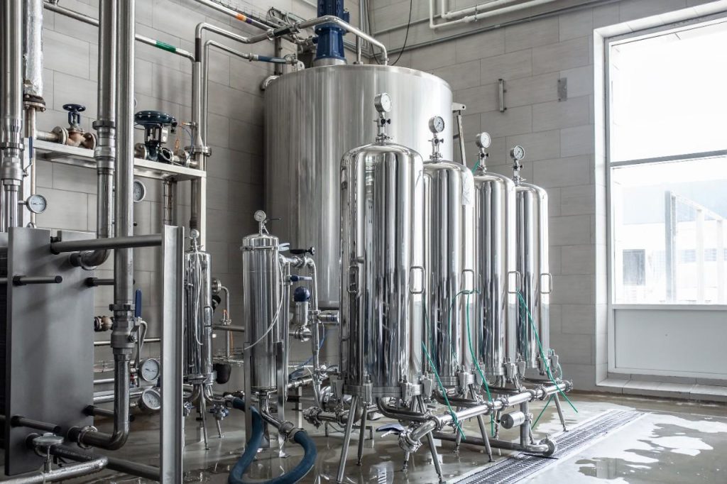 Industrial filtration system using stainless steel wire mesh