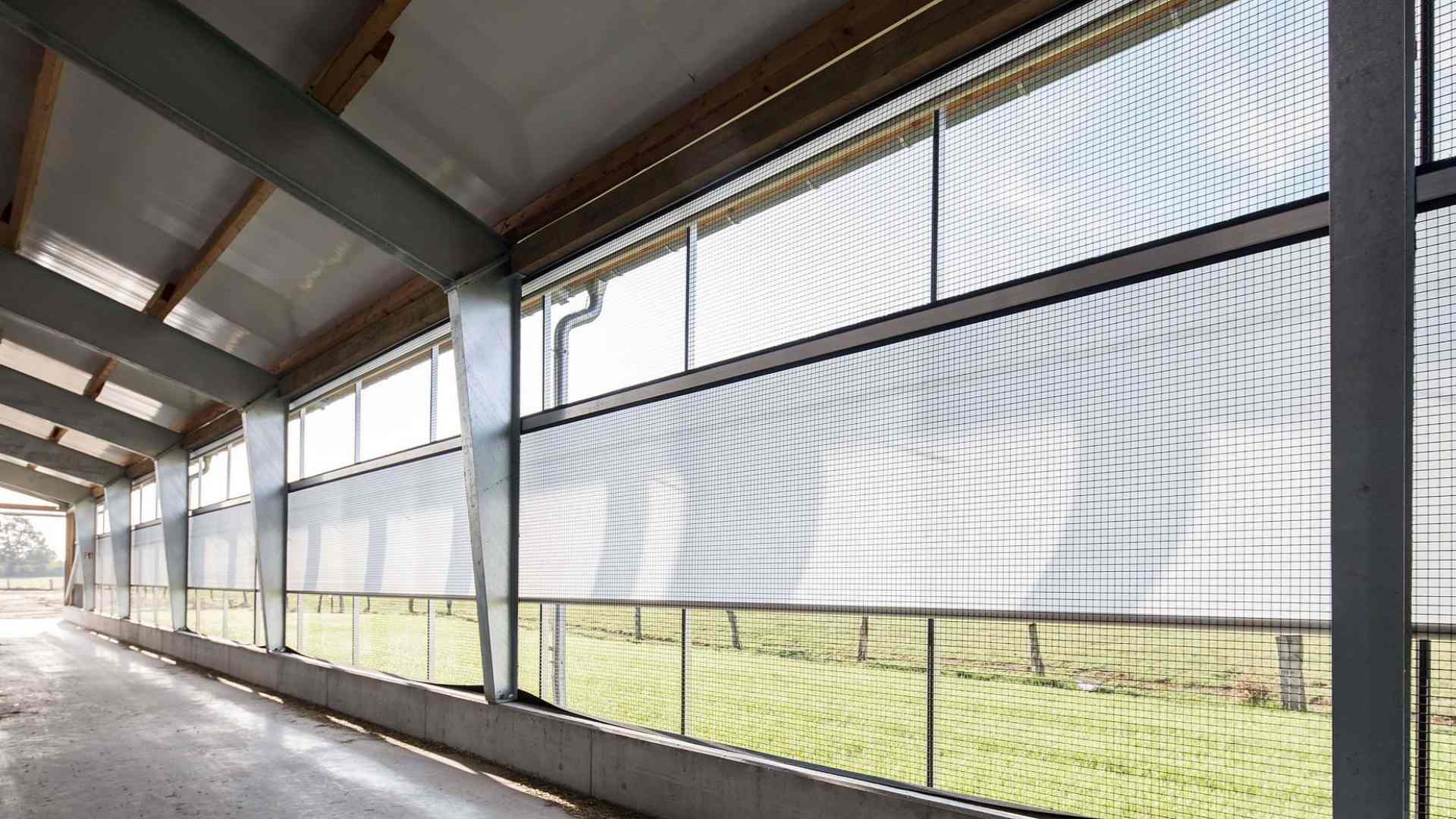 Wire mesh solution used in poultry production facilities(1)