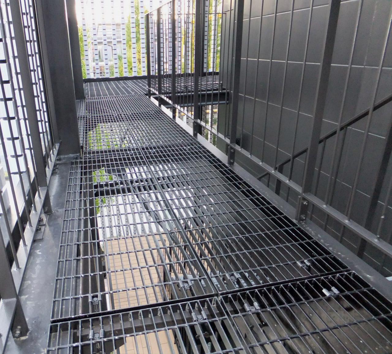 bar-grating-industrial-commercial-buildings