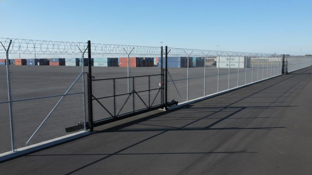 warehouse-truck-yard-fencing