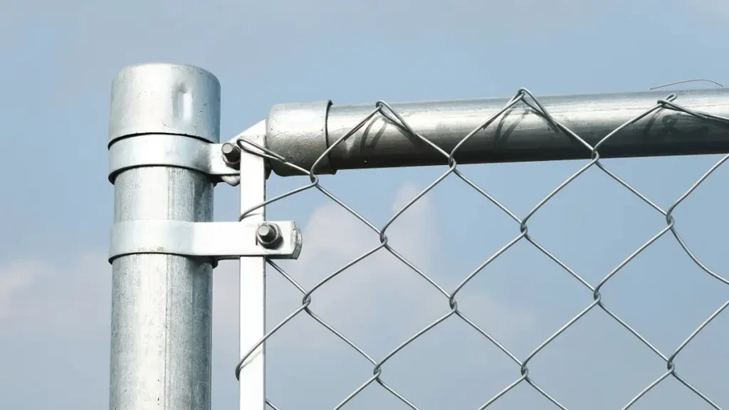 ALEKO-Galvanized-Steel-Chain-Link-Fence-4X50-Feet-Complete-Kit(1)