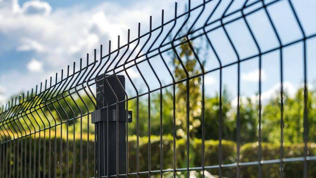 curved WELDED-WIRE-MESH-FENCING-detailed