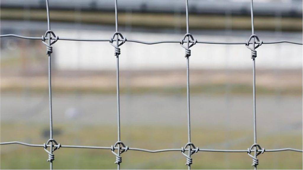 fixed knot woven wire fence