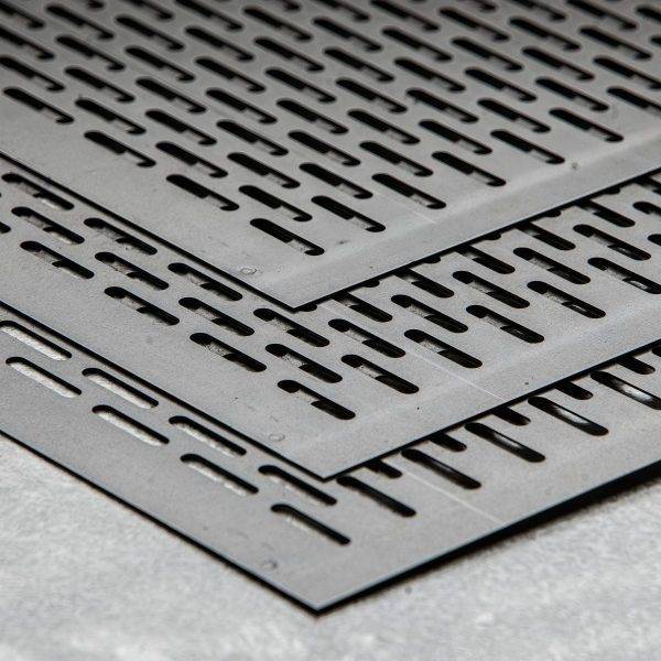 low-carbon-steel-slotted-perforated-sheet(1)