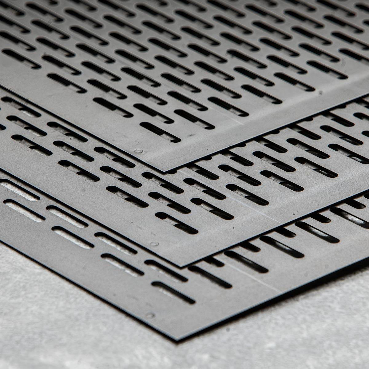 low-carbon-steel-slotted-perforated-sheet(1)