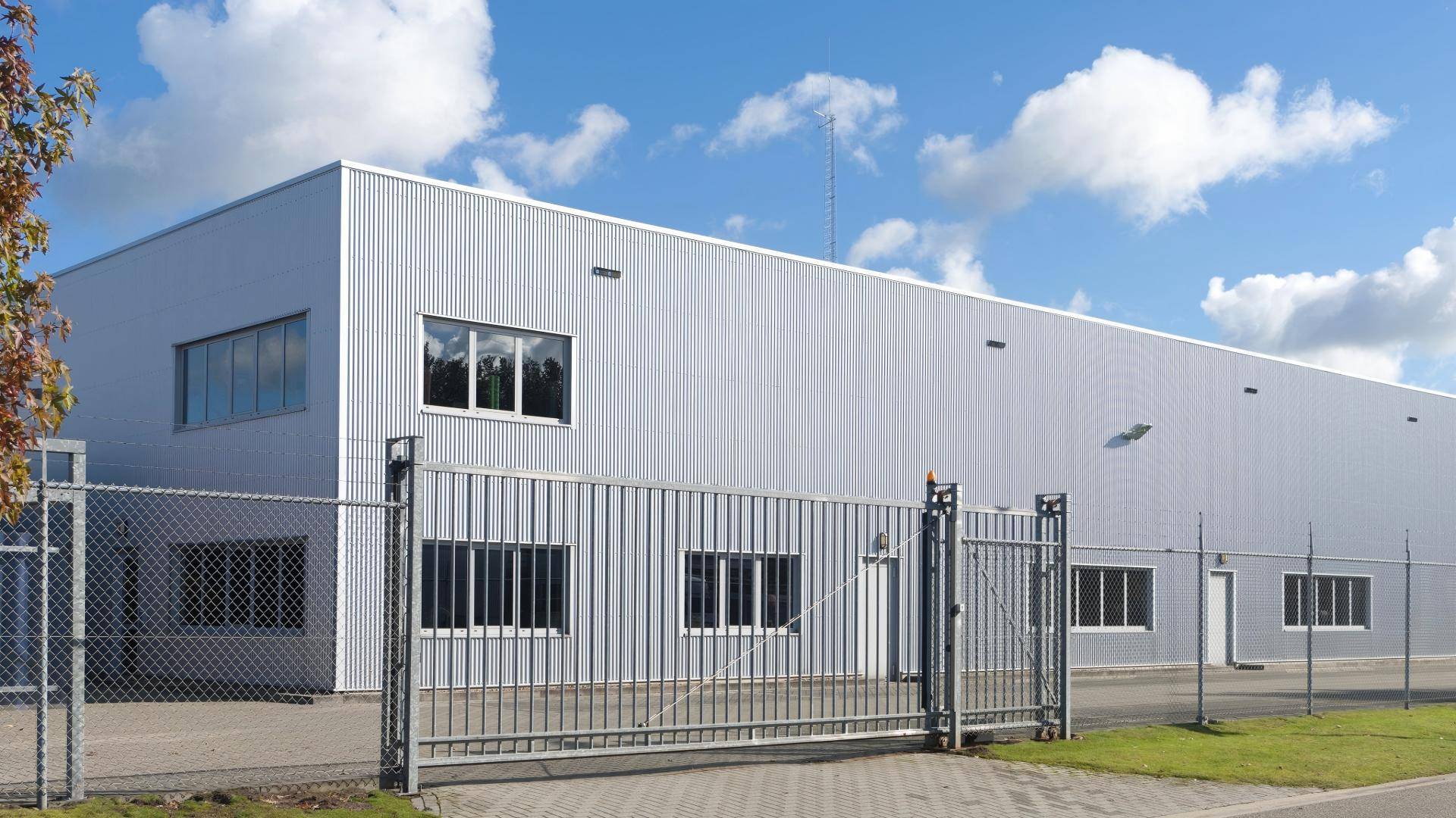 warehouse-logistics-security-fence