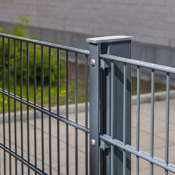 welded-wire-fence-post-installation(1)