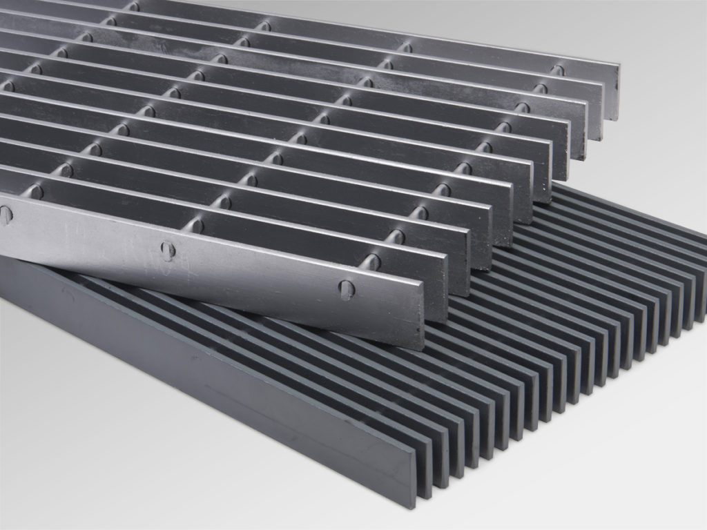 Heavy duty welded steel bar grating panel for industrial walkways