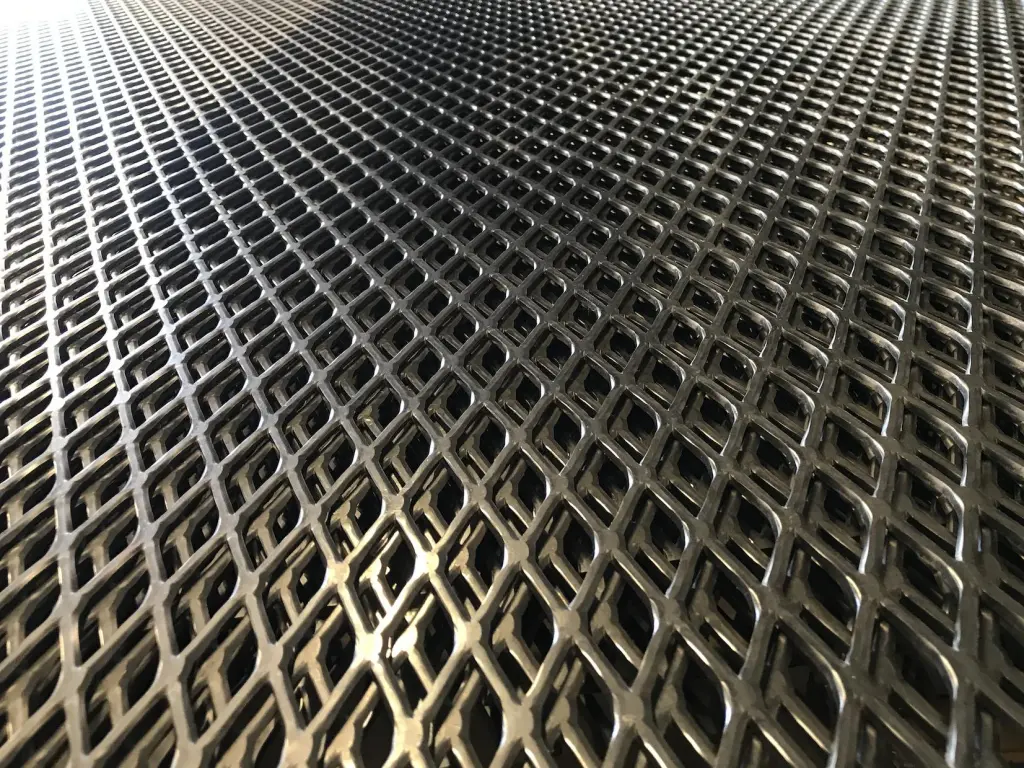 Expanded metal diamond mesh panel pattern detail