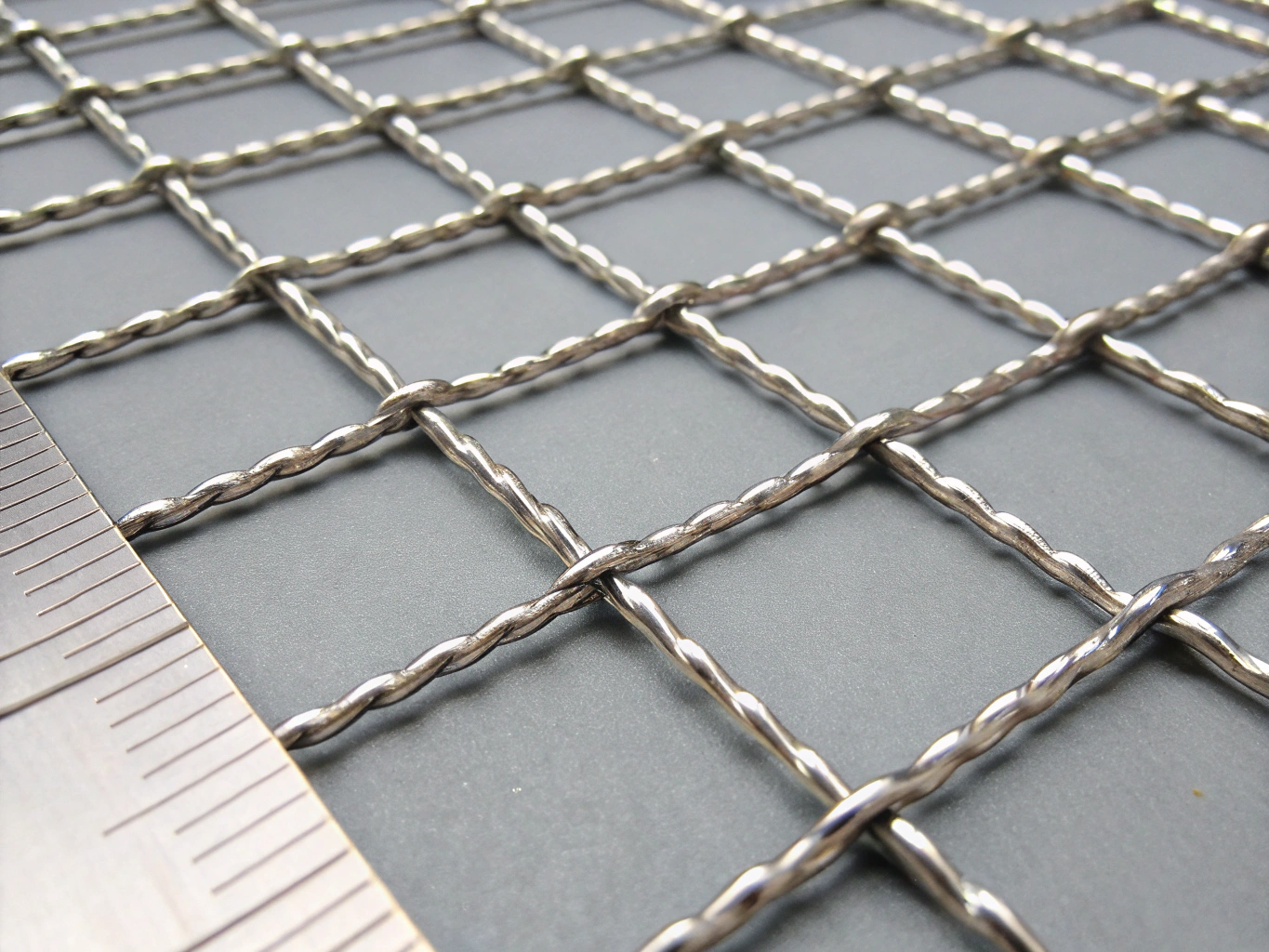 Industrial expanded steel mesh with raised diamond pattern