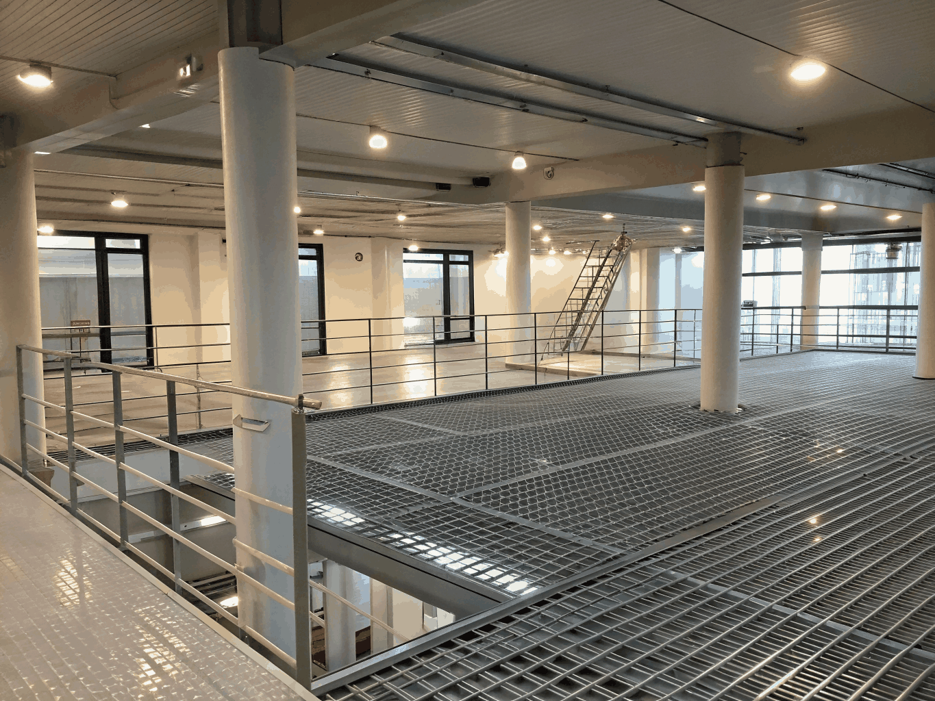 Galvanized steel welded industrial bar grating section